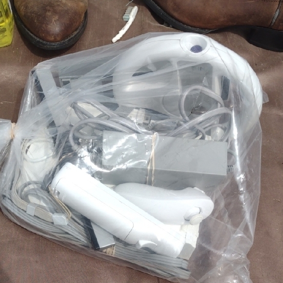 Wii White Gaming Accessories Bundle - Picture 1 of 4